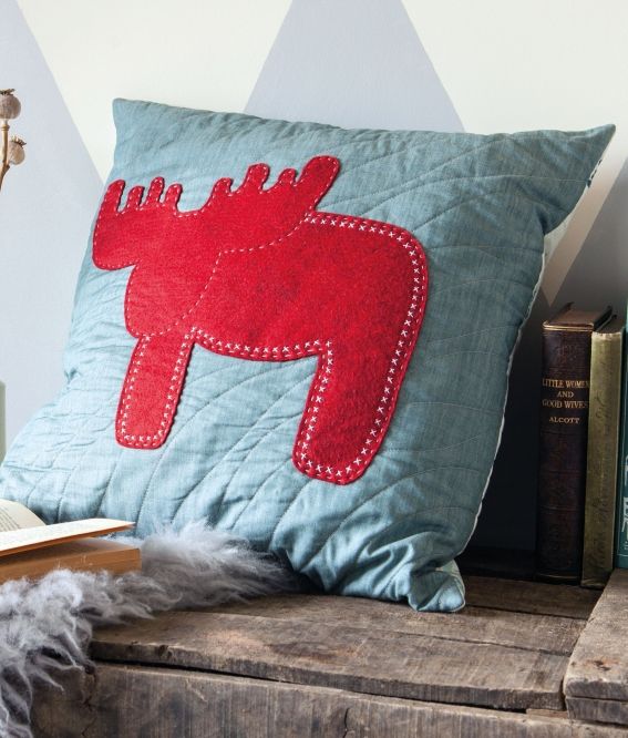 Sew 129 Xmas 19 Elk Cushion Sew 129 Xmas 19 Elk Cushion