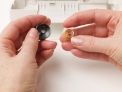 Fitting a front-loading bobbin Fitting a front-loading bobbin