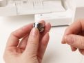 Fitting a front-loading bobbin Fitting a front-loading bobbin