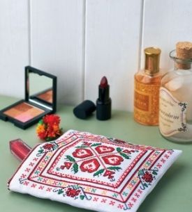 Bulgarian cross stitch makeup purse Bulgarian cross stitch makeup purse