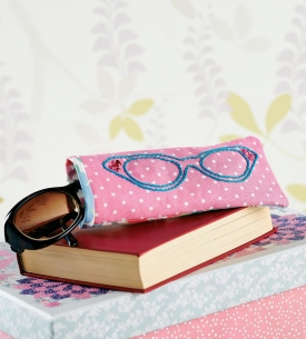 Lunchtime Make: Embroidered Glasses Case