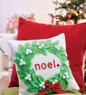 Christmas Mistletoe Cushion and Decoration Set Christmas Mistletoe Cushion and Decoration Set