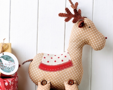 Roger reindeer Make a festive toy