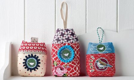 Birdhouse and hoop set