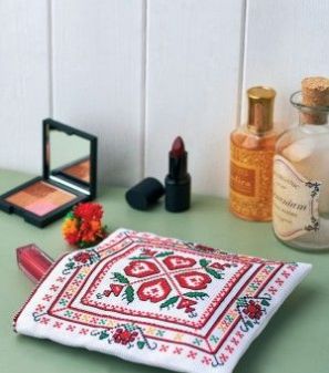 Bulgarian cross stitch makeup purse