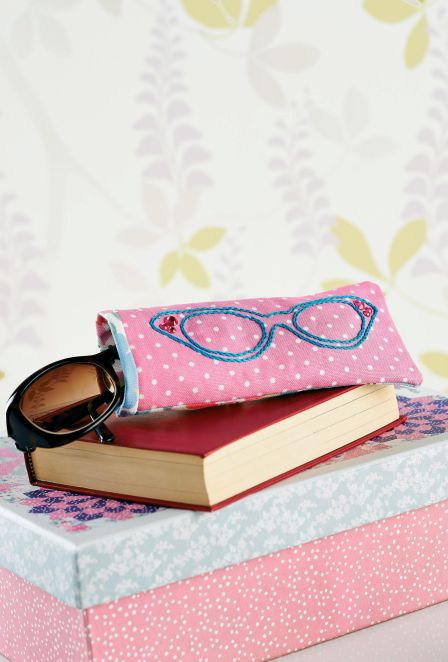 Lunchtime Make: Embroidered Glasses Case