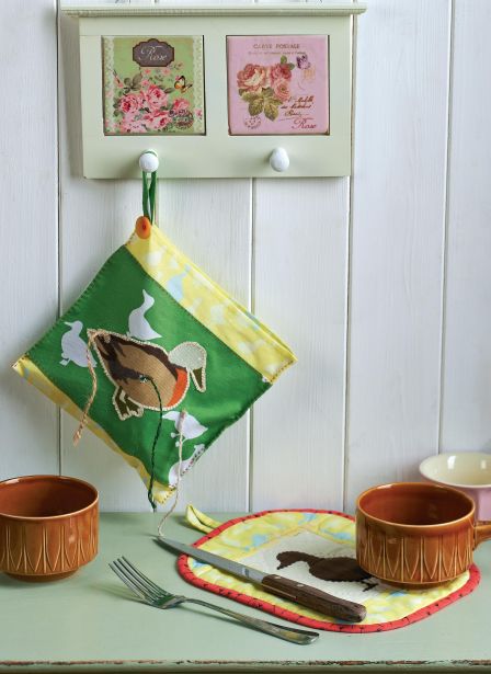 Farmyard-themed Oven Gloves Pot Holder and String Dispenser