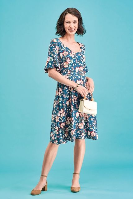 Classic Tea Dress - Free sewing patterns - Sew Magazine