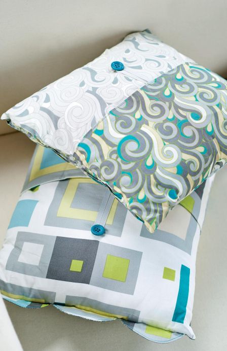 Enveloped-Back Pintuck Cushions