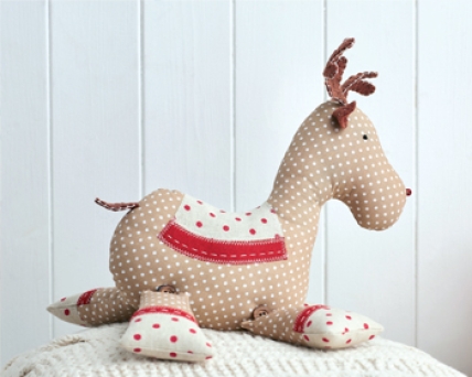 Roger reindeer Make a festive toy