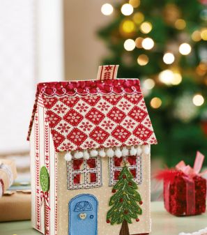 Scandi House Christmas Mantelpiece Decoration