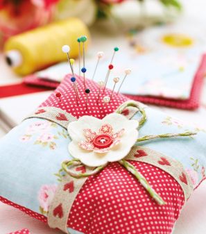 Vintage Sewing Set