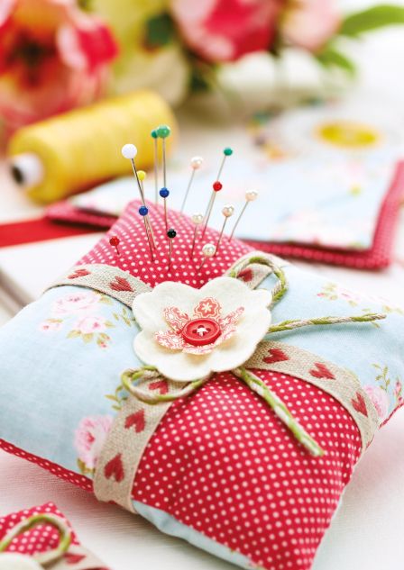 Vintage Sewing Set