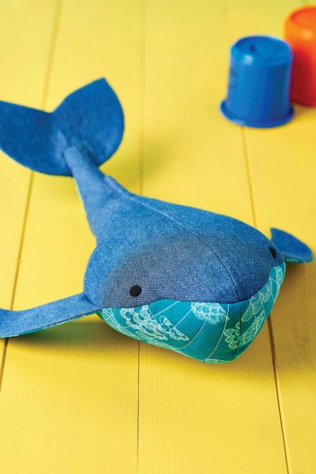 Whale pattern sewing top