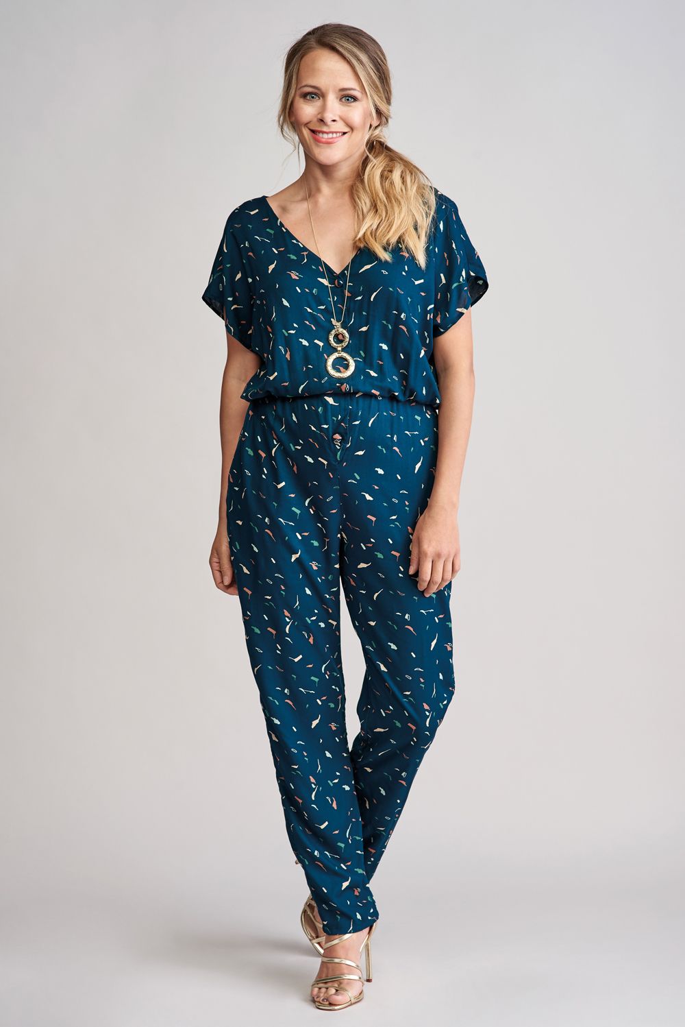 V-Neck Jumpsuit - Free sewing patterns - Sew Magazine