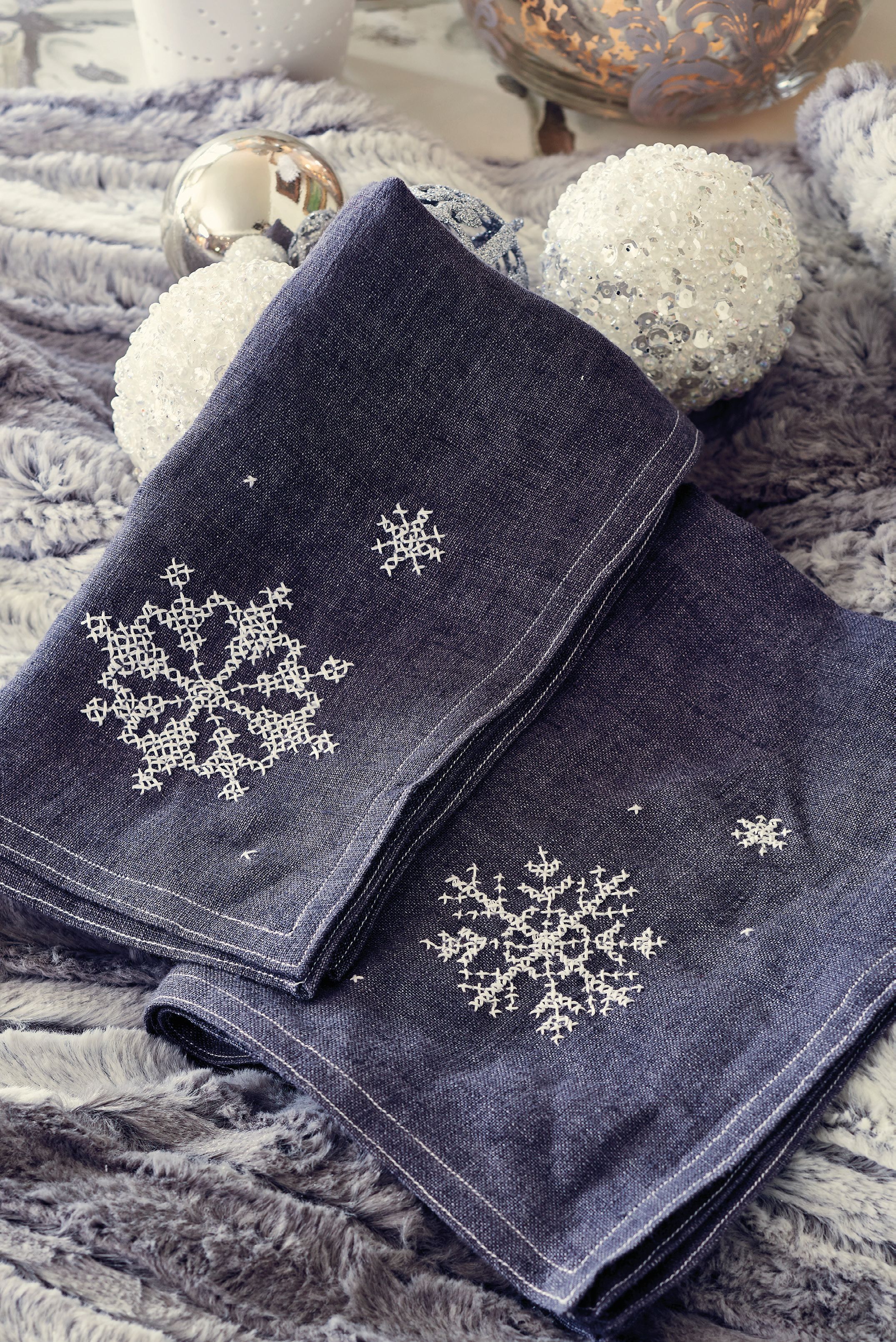 Cross-Stitch Snowflake Napkins - Free sewing patterns - Sew Magazine